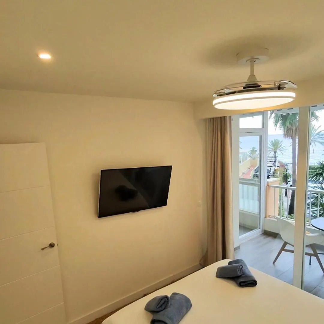 Apartment Sea View 2Br Beachfront & Cozy Balcony Marbella