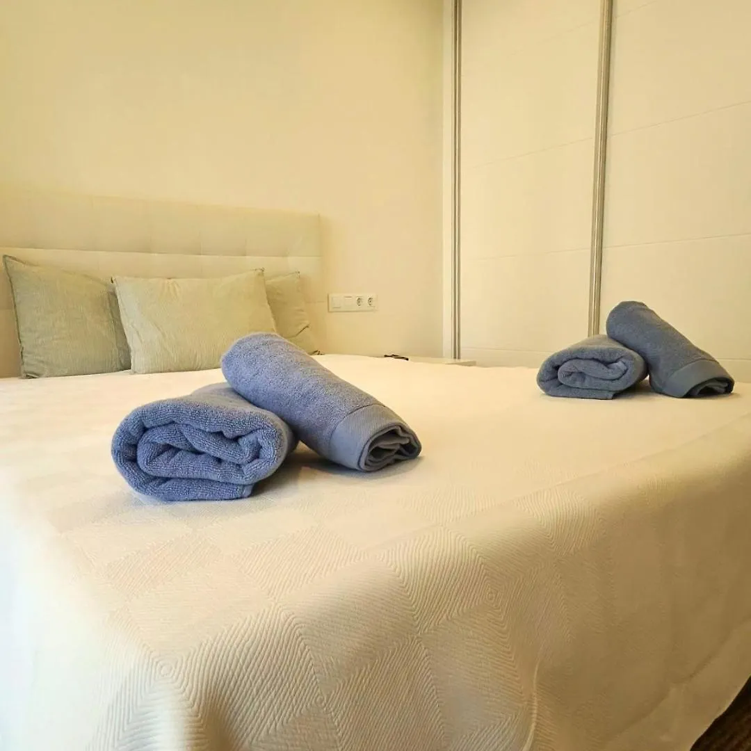 Sea View 2Br Beachfront & Cozy Balcony Marbella Apartment