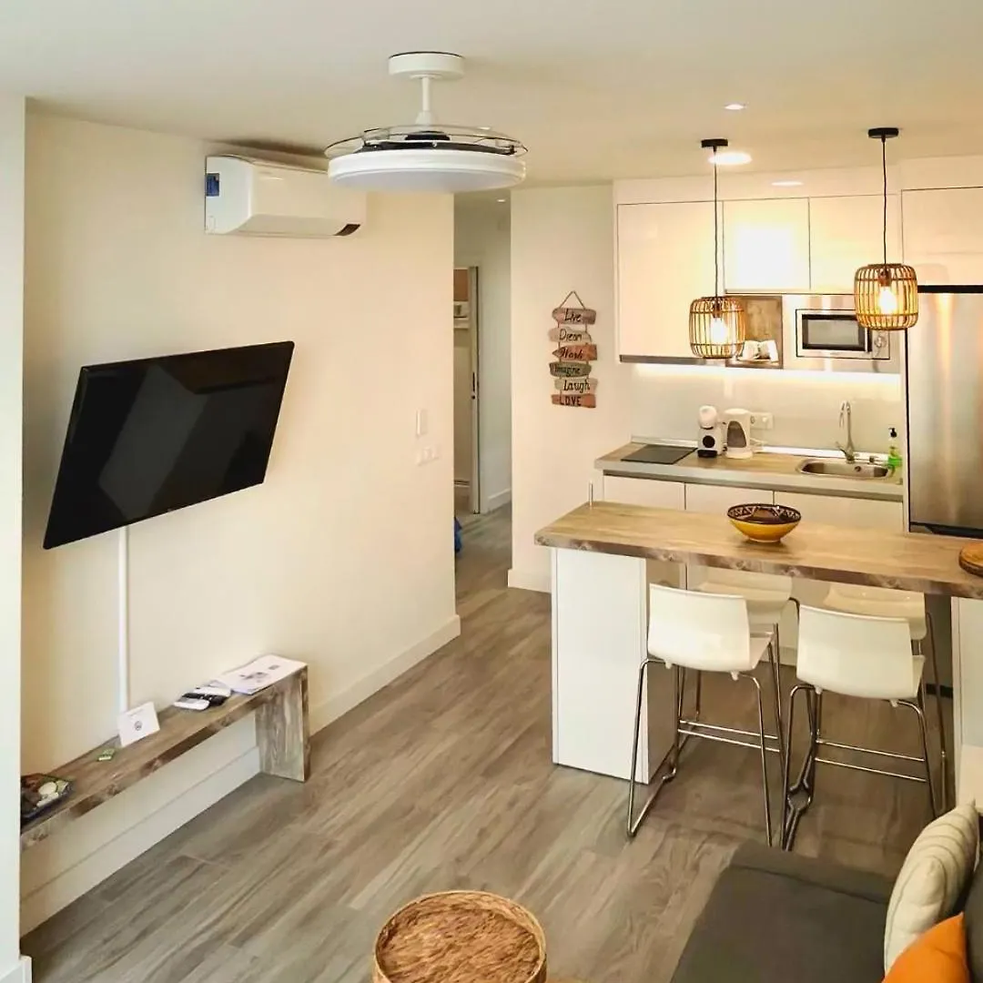 Sea View 2Br Beachfront & Cozy Balcony Marbella