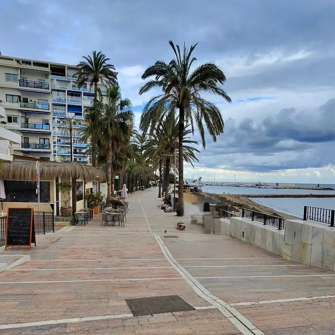 Sea View 2Br Beachfront & Cozy Balcony Marbella Appartement