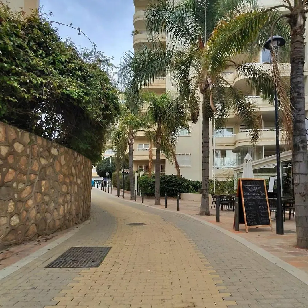 Sea View 2Br Beachfront & Cozy Balcony Marbella